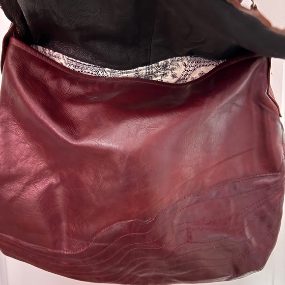 Elegant Burgundy Handmade Leather Shoulder Bag - Picture 2 of 7